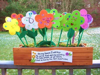 Girl Scouts: Daisy Flower Garden, This is a wonderful idea for an investiture ceremony for new Daisies. Girl Scout Daisy Petals, Daisy Flower Garden, Daisy Crafts, Girl Scout Daisy Activities, Daisy Activities, Girl Scout Meeting Ideas, Girl Scout Promise, Girl Scout Law, Girl Scout Bridging