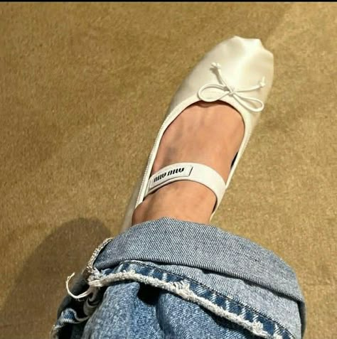 Flat Aesthetic, Miu Miu Fashion, White Ballerina Flats, Miu Miu Flats, Mules Outfit, White Ballet Flats, Ballet Flats Outfit, Shoe Selfie, Satin Ballet Flats