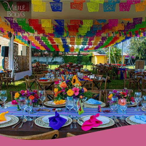 En meile realizamos recorridos contigo para que elijas la mejor opcion de jardin este gran dia #meilebodas #bodasmexico #bodas2023 #weddingplaner #Boda #Bodas #planifica Mexican Wedding Arch, Mexican Backyard Wedding, Boda Mexicana Ideas Decoracion, Boda Mexicana Ideas, Mexican Backyard, Southwestern Christmas, Mexican Birthday Parties, Mexican Birthday, Photo Backdrop Wedding