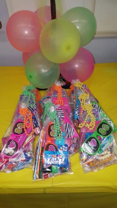 80's party goodie bags 80s Party Gift Bags, Y2k Goodie Bags, Futuristic Party, 80s Costumes, Party Goodie Bags, Birthday Party Goodie Bags, 2000s Party, 80's Party, 80s Theme Party