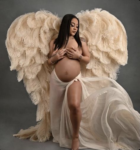 Angel Wing Maternity Shoot, Maternity Shoot Black Women, Pregnant Pics, Pregnancy Aesthetic, Maternity Shoot Outfit, Maternity Picture Outfits, Winter Maternity Photos, Pregnancy Belly Photos, Cute Pregnancy Pictures