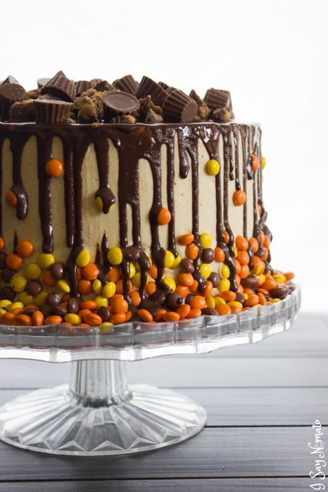 Chocolate and Peanut Butter Drip Cake - I Say Nomato Nightshade Free Food Blog Peanut Butter Drip Cake, Drip Cake Recipes, Halloween Cake Recipes, Bolo Halloween, Oreo Brownies, Chocolate And Peanut Butter, Peanut Butter Cake, Peanut Butter Desserts, Fall Cakes