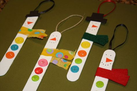 Popsicle Stick Ornaments | Easy Craft: Popsicle Stick Snowman Ornaments Popsicle Stick Snowman, Popsicle Stick Ornaments, Christmas Activities For Kids, Popsicle Stick Crafts, Preschool Christmas, Popsicle Stick, Christmas Classroom, Easy Christmas Crafts, Snowman Crafts