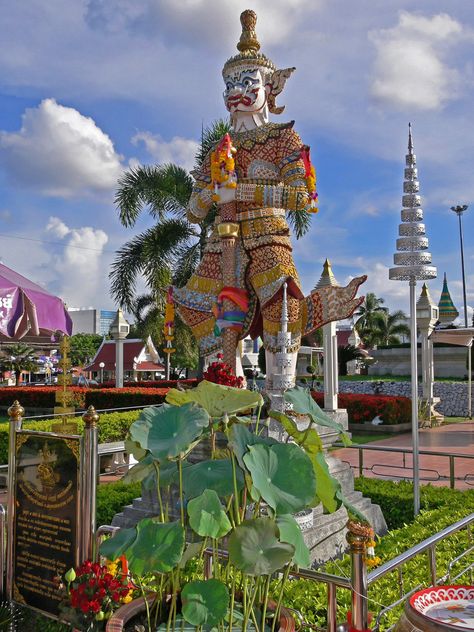 https://flic.kr/p/65o5SG | Tempelwächter in Udon Thani, Thailand Udon Thani, Khon Kaen, Tibet, Bangkok, Temple, Thailand, India