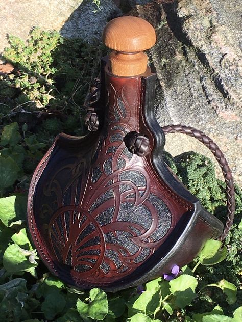 Brown and black, Indhold: 1,2 liter Viking Yule, Bone Crown, Tank Treads, Leather Water Bottle, Hair Horn, Leather Working Projects, Festival Outfits Men, Apocalypse Aesthetic, Leather Working Patterns