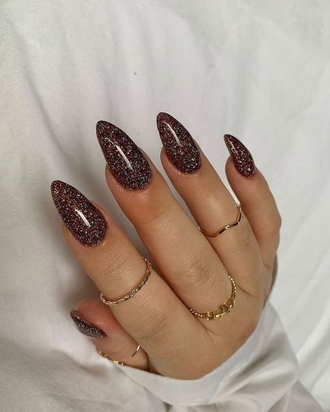 Nails Acrylic 2022, Nails Ideas New Years, Nails Short New Years, New Years Nails Simple, Nails Design New Years, New Years Nails Gel, Simple New Years Nails, New Years Eve Nails Ideas, New Years Nails Ideas