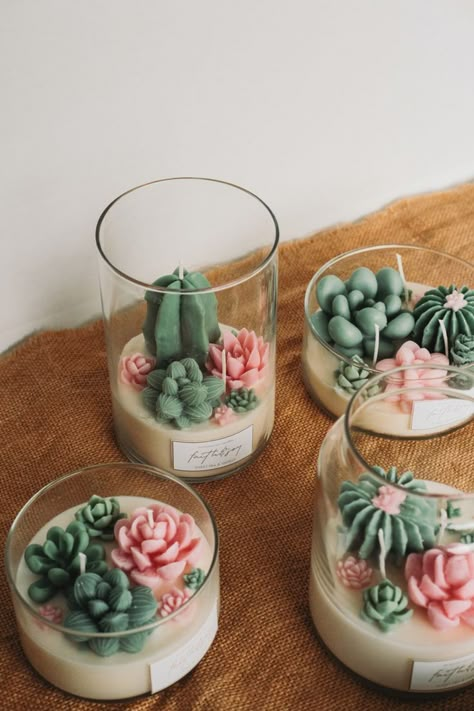 Candle In Jar Ideas, Candle In Glass Jar, Uses For Glass Jars, Spring Candle Ideas, Jar Candles Ideas, Cool Candle Ideas, Plant Candles, Handmade Candles Ideas, Candle Succulent