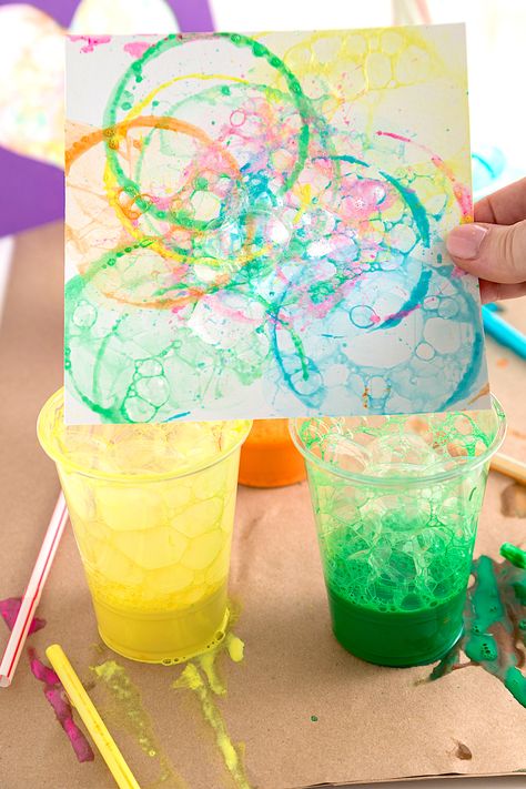 Bubble Painting Diy Color Wheel Projects, Popped Bubble Art, Bubble Crafts Preschool, Bubble Activities Preschool, Bubble Art Painting, Bubble Painting For Kids, Bubble Art For Kids, Bubbles Craft, Paint With Bubbles