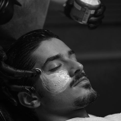 Spa For Men Ideas, Groomsmen Shoot, Men Facial Skin Care, Facial For Men, Diy Exfoliating Face Scrub, Men Face Care, Male Skincare, Old School Barber, Old School Barber Shop