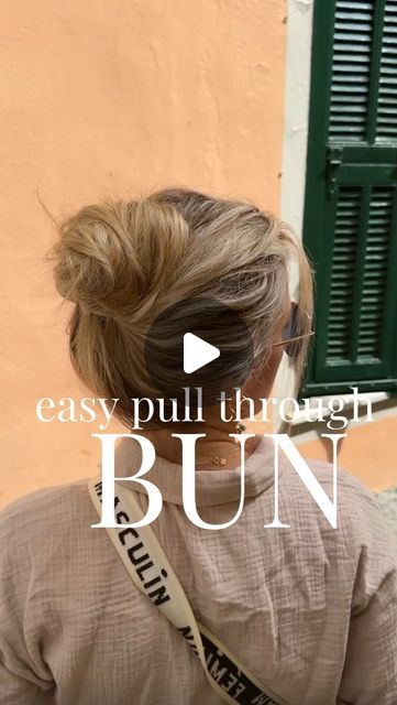 Courtney Bonzi on Instagram: "Save this for an easy summer hairstyle 🤌🏼 Here’s a cute tutorial that you can do in seconds. Flip your pony through, twist and pin your bun to last you all day. ✨ Have you tried this look yet? 👇🏼
.
.
.
#hair #hairtutorial #hairaccessories #hairstylist #hairstyle #reels #reelsinstagram #newreels #newreel #viralvideos #viralreels #viral #easybun #bun #easyhairstyles #easyhairstyle #easyhairtutorial" Hair Jokes, Cute Tutorial, Easy Work Hairstyles, Hair Tricks, Guest Hair, Top Knot Hairstyles, Hair Buns, Wedding Guest Hairstyles, Mom Hairstyles