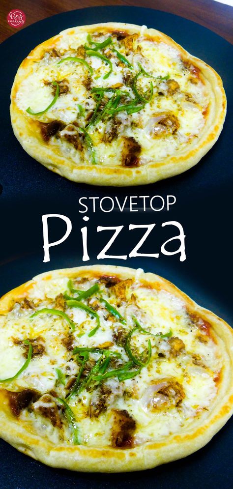 Cheesy chicken pizza cooked on stovetop with black background Stove Top Pizza, Pizza No Yeast, Stovetop Pizza, Pizza Without Oven, Spicy Pizza, Desi Recipes, Veg Pizza, Pizza Homemade, Skillet Pizza