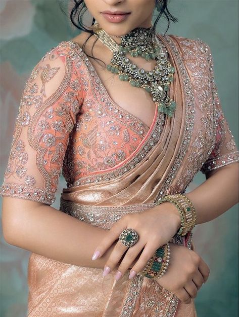 Blouse Designs Latest For Bride, Dhare Saree, Maggam Work Blouse Designs Bridal Heavy, Maggam Work Blouse Designs Bridal, Heavy Work Blouse Designs, Pelli Blouse, Blouse Designs Bridal, Gold Blouse Designs, Work Blouse Designs