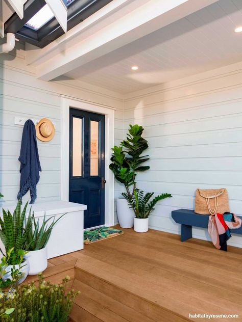 Open up to the idea of giving your entrance way a makeover. It’s the first thing your guests see when they arrive in your home and sets the tone for the rest of your house. Painting your front door a bold shade such as Resene Blue Night will give your home street appeal. This bold door is paired with weatherboards in Resene Half Periglacial Blue, trims in Resene Alabaster. Hamptons House Exterior, Weatherboard House, Beachy Chic, Beach House Exterior, Exterior Color Schemes, Casa Exterior, Mobil Home, Hamptons House, Hamptons Style