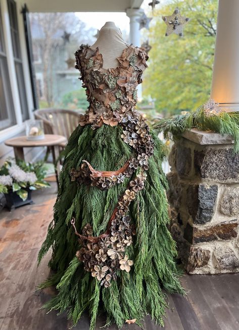 Woodland Fairy Costume, Mother Nature Costume, Mannequin Christmas Tree, Scarecrows For Garden, Ren Faire Outfits, Tree Costume, River Birch, Christmas Tree Dress, Easy Diy Home Decor