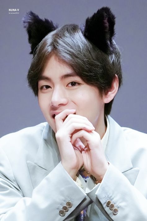 190425 Fansign #BTS #방탄소년단 #V #TAEHYUNG Kim Taehyung Cute, Nuna V, Boy Band, Kim Taehyung Wallpaper, Bts Fans, Daegu, V Taehyung, Bts Bangtan Boy, Bts Fanart