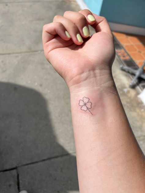 Four Leaf Clover Tattoo Wrist, Small Four Leaf Clover Tattoo, Small Shamrock Tattoo, 4 Leaf Clover Tattoo, Colombia Tattoo, Shamrock Tattoo, Leaf Clover Tattoo, Four Leaf Clover Tattoo, Clover Tattoo