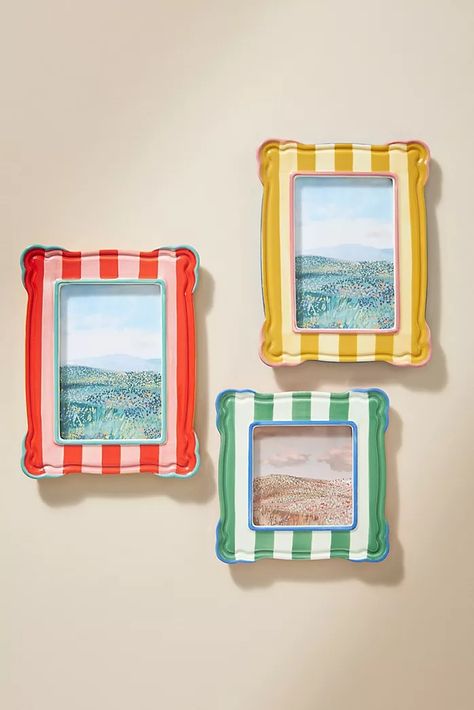 frame Crafts For Apartment Diy, Bathroom Art Inspiration, Kids Art Frame Display, Kids Art Framed, Bobbin Picture Frame, Unique Wall Hanging Ideas, Colorful Art Wall, Cool Wall Decor Ideas Bedroom, Anthropologie Aesthetic Home