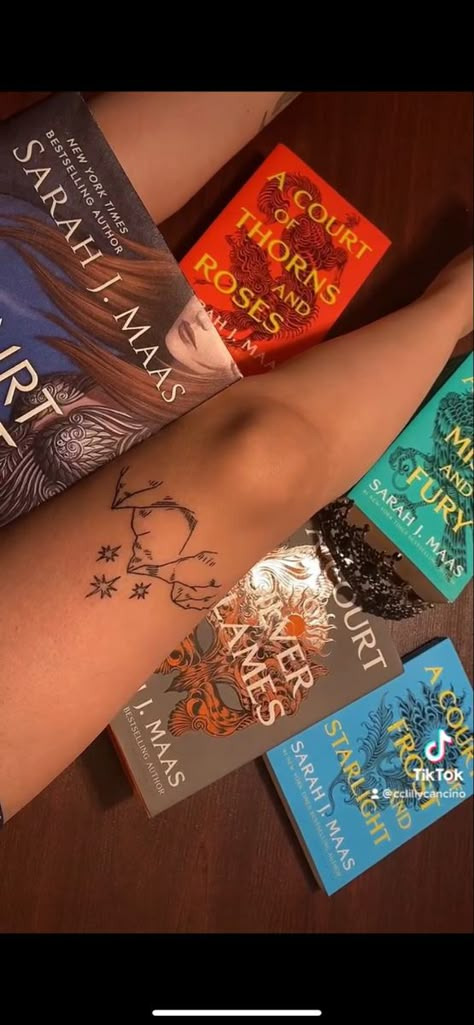 A mountain with 3 stars tattoo, surrounded by Sarah J Mass’ ACOTAR series Acomaf Tattoo Ideas, Acomaf Tattoo, Night Court Tattoo, Black And White Rose Tattoo, Book Inspired Tattoos, Bookish Tattoos, Night Court, Rose Tattoo Design, Cute Tattoos For Women