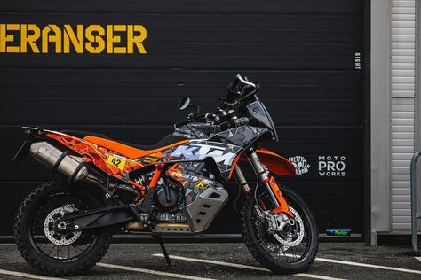 FLAKE MPW livery for the KTM 890 Adventure R and soon getting a make-over for the 2024 collection! Rider: @m_ackelin #motoproworks #ktm #officiallylicensed #ktm890 #ktm890adventurer #dualsport #adventurebike #flake Suzuki Supermoto, Yamaha Supermoto, Honda Supermoto, Moto Cross Yamaha, Ktm 890 Adventure, Suzuki Motocross, Ktm 390 Duke, Ktm 125 Duke, Ktm Rc8