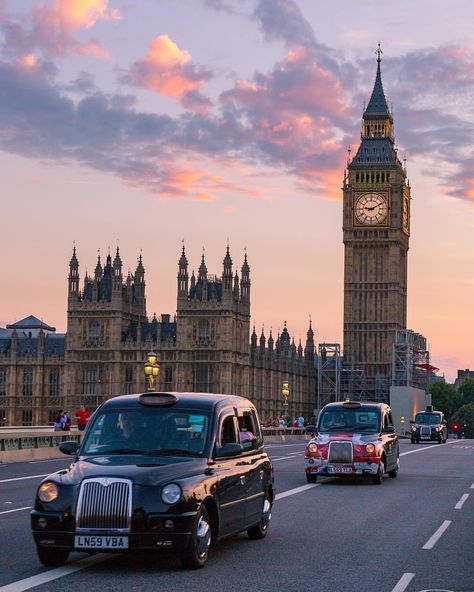 Spot the Union Jack cab. 🇬🇧🇬🇧🇬🇧 Locatio Eye Aesthetic, Big Ben Clock, England Aesthetic, Aesthetic London, London Girl, London Dreams, Fotografi Kota, Living In London, London Aesthetic