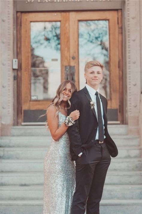 Prom Pictures Couples Black, Prom Photography Poses, Couple Prom, Homecoming Poses, Hoco Pics, Prom Pictures Couples, Prom Picture Poses, Prom Dresses 2023, Homecoming Pictures