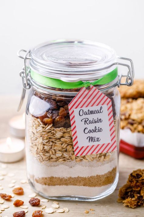 Oatmeal Raisin Cookies In A Jar, Jar Dinners, Fudge Packaging Ideas, Oatmeal Cookies In A Jar Recipe, Homemade Baking Mixes, Cookies Packaging Ideas, Mason Jar Oatmeal, Mason Jar Gifts Recipes, Mason Jar Cookie Recipes