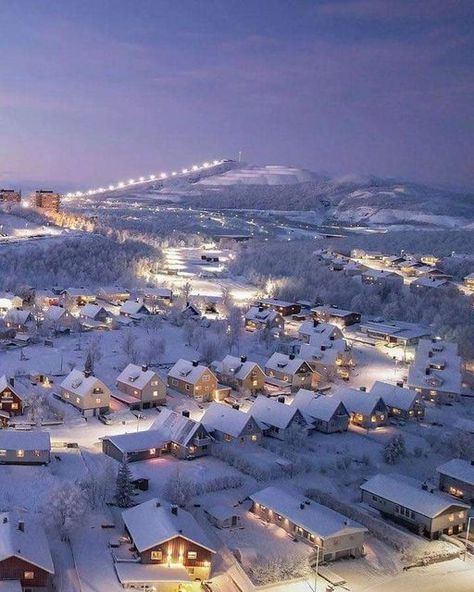 Northern Lights Sweden, Kiruna Sweden, Sweden Winter, Sweden Aesthetic, Sweden Christmas, Cozy Houses, Europe Aesthetic, Sweden Travel, Scandinavian Countries