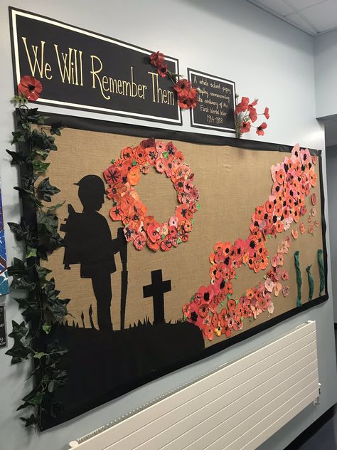 Poppy Display Ideas School, Remembrance Day Board Ideas, Poppy Bulletin Board, Remembrance Display School, Poppy Display School, Remembrance Day School Display, Rememberance Day Bulletin Board Ideas, Remembrance Day Display School, Memorial Day Display Ideas