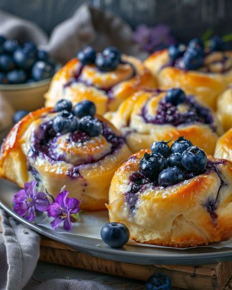 If I had it my way, I'd enjoy this on a daily basis Fruit Brunch Recipes, Blue Berries Recipes, Breakfast With Fruit, Blueberry Cheesecake Rolls, Recipe With Blueberries, Blueberry Rolls, Cheesecake Rolls, Huckleberry Recipes, Babka Bread