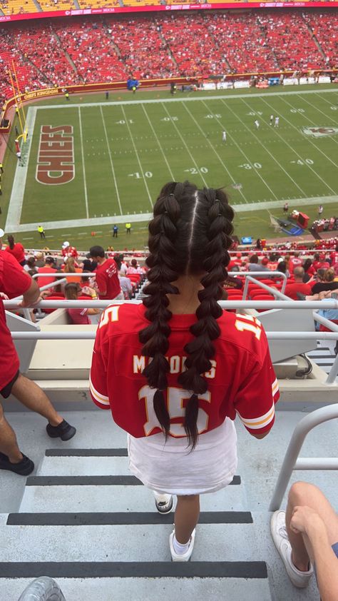 Hair inspiration, bubble braids, football game, chiefs, Kansas City, game day outfit Basketball Hairstyles Bubble Braids, Bubble Faux Braid, Football Game Hair Ideas, Bubble Braids Sports, Football Game Hairstyles Curly Hair, Basketball Game Makeup, College Football Game Day Hair, Powder Puff Football Hairstyles, Braided Bubble Braids