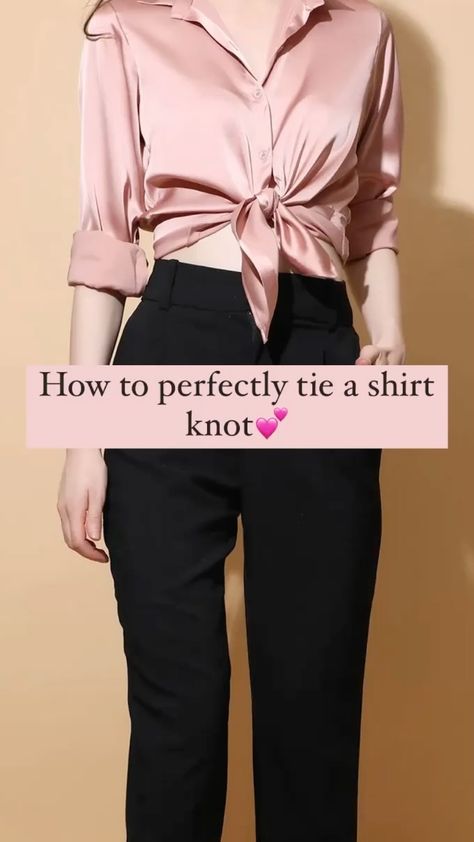 How To Tie A Polo Shirt Knot, How To Tie A Shirt Knot On The Side, How To Tie A Blouse, How To Tie A Blouse Knot, Tie Front Shirt Outfit, Knot Shirt Outfit, Tie A Shirt Knot, Ways To Tie A Shirt, Tie Shirt Knot