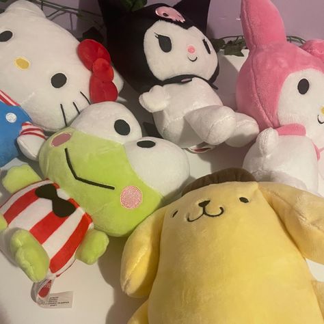 Sanrio Plush, Hello Kitty Rooms, Cute Squishies, Hello Kit, Kawaii Plushies, Hello Kitty Pictures, Hello Kitty Plush, Hello Kitty Items, Cute Stuffed Animals