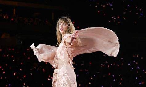 Taylor Swift Laptop Wallpaper Hd, Taylor Swift Youtube, Computer Wallpaper Hd, Taylor Swift Fotos, Aesthetic Era, Goddess Aesthetic, August Taylor, All About Taylor Swift, Swift Photo