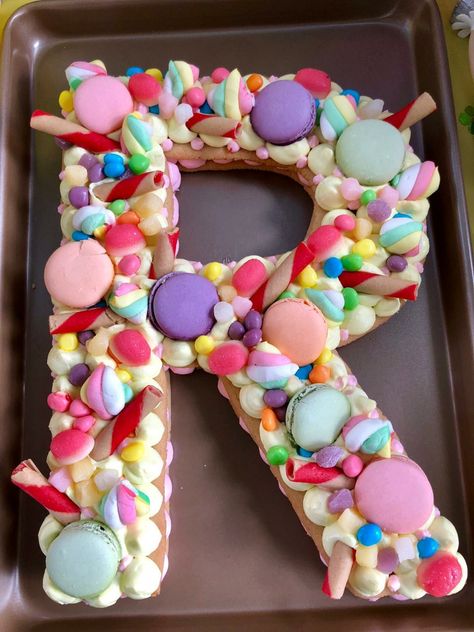 Cake Letters, Letter Cakes, Candy Letters, Alphabet Cake, Cake Lettering, Letter Cake, Candy Birthday, Cake Piping, Cream Tart