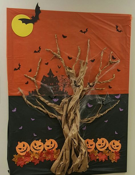 School Hall Halloween Decorations, Halloween Decorations Nursery School, Halloween Themed Bulletin Boards Preschool, Halloween Board Preschool, Halloween Classroom Theme Ideas, Halloween Wall Display, Halloween Decorations Bulletin Boards, Halloween Kindness Bulletin Board, Halloween Prek Bulletin Board