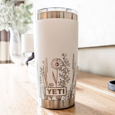 Laser Engraved Cup Ideas, Engraved Yeti Ideas, Tumbler Laser Engraver, Laser Engraving Cups, Engraved Cup Ideas, Cup Engraving Ideas, Laser Engraved Tumblers, Yeti Engraving Ideas, Engraved Tumbler Ideas