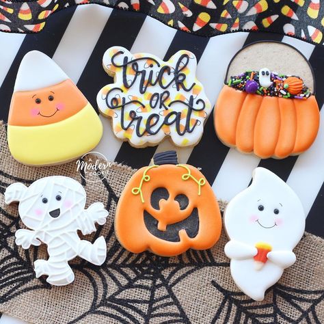 Spooky Cookies, Halloween Biscuits, Biscuits Halloween, Scary Gift, Seasonal Baking, Halloween Instagram, Halloween Cookies Decorated, Halloween Sugar Cookies, Party Cooking