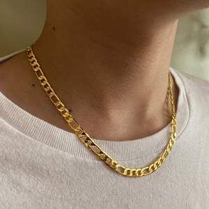 Man Gold Bracelet Design, Men's Necklace Gold, Mens Gold Chain Necklace, Gold Necklace For Men, Real Gold Chains, Thick Chain Necklace, Gold Chain Choker, Gold Chain Design, Figaro Chain Necklace