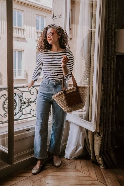 11 Impossibly Chic French Spring Outfits Worn in Paris - MY CHIC OBSESSION Striped Tshirt Outfits, French Spring Outfits, Paris Weekend, Outfits With Striped Shirts, My Chic Obsession, Style Parisienne, Monday Inspiration, Parisian Women, Denim Shirt With Jeans