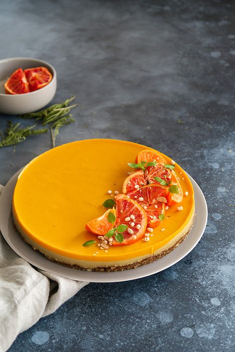 La recette de la tarte crue panna cotta est vegan et sans gluten. Elle est très facile à réaliser et très légère. La panna cotta est très fraiche pour lété. Tarte Vegan, Vegan Cheesecake, Healthy Cake, Raw Vegan, Sans Gluten, Vegan Desserts, Raw Food Recipes, Veggie Recipes, Food For Thought