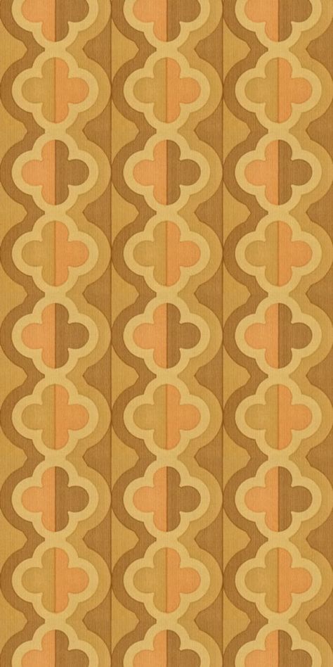 From Hildesia comes the original 70s wallpaper with geometric pattern. For the time it has a typical color spectrum of different shades of brown with desaturated orange. The paper has a rolled embossing and the quality of the wallpaper is very good. Width: approx. 53 cm Running meters are sold here for 8.90 euros (when buying several meters, the wallpaper is delivered in one piece) or whole rolls with about 10 running meters for 49.90 euros. This wallpaper is an authentic, old stock vintage wall 1970s Patterns, 70s Aesthetic Wallpaper, 1970s Wallpaper, 70s Inspiration, 60s Wallpaper, English Wallpaper, Different Shades Of Brown, 70s Wallpaper, Geometric Pattern Wallpaper