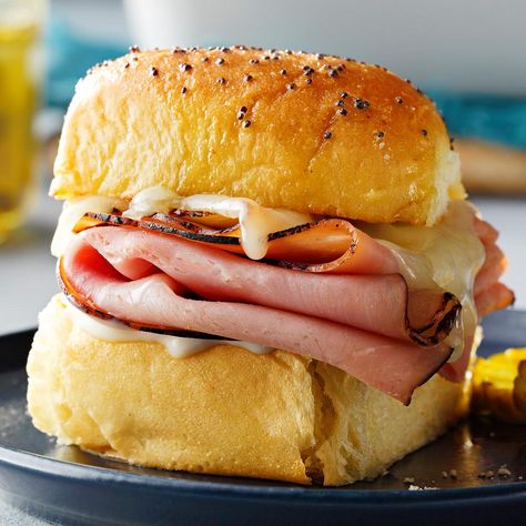 Cuban Sliders, Ham And Swiss Sliders, Recipes Sandwiches, Ham Sliders, Cold Snack, Ham And Swiss, Cheeseburger Sliders, Cheese Sliders, Ham And Cheese Sandwich