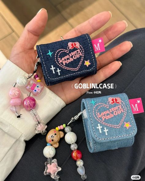 💙 Denim AirPods Case With Charm 💙 LlNK lN BlO 🌎 Wrldwide shpping ✈️ ------------------------------------- ✨ Kawaii post daily at @kawaiifantasyxx ✨ ------------------------------------- ฅ^•ﻌ•^ฅ #denim #denimstyle #y2k #airpodscase #airpodcases #airpods #aesthetic #charm #kawaii #kawaiiaesthetic #kawaiithing #cutecore #kawaiicore #kawaiifantasy #aesthetic #pinkaesthetic #ａｅｓｔｈｅｔｉｃ #cute #denimaddicted #denimbag #kawaiifashion Diy Airpods Case, Airpods Case Aesthetic, Jeans Bag Diy, Airpods Aesthetic, Bisnis Ideas, Cute Airpods, Best Friend Challenges, Fabric Embellishment, Kawaii Core