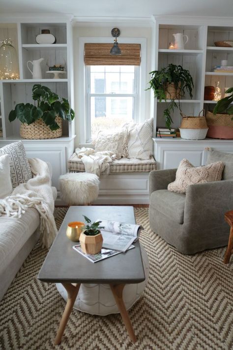 THAT RUGGGG -Dining room How to Have a Cozy Home- 4 Simple Tips! Lots Of Plants, Industrial Interior Style, Apartment Decoration, Decor Ikea, Decor Minimalist, A Living Room, Design Living, Cozy Living Rooms, Design Case