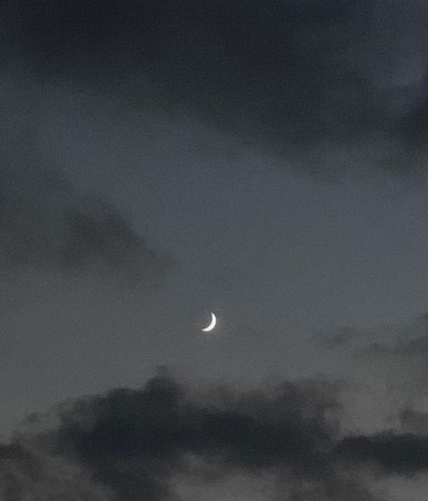 Instagram Spacers, Engene Aesthetic, Blue Grey Wallpaper, Blonde Boy Aesthetic, Sky Brown, Grey Aesthetic, The Moon Is Beautiful, Look At The Moon, Sky Moon