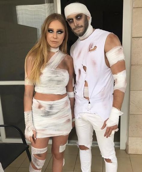 Ideas For Collage, Creative Couples Halloween Costumes, Diy Halloween Couples, Best Couples Halloween Costumes, Scary Couples Costumes, Scary And Funny, Scary Couples Halloween Costumes, Halloween Costume Couple, Spooky Makeup