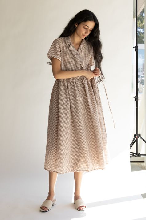 Fashion Over Fifty, Simple Kurti, Linen Wrap Dress, Oak Fort, Long Linen Dress, Wrap Around Dress, Wrap Midi Dress, Cute Blouses, A Picnic