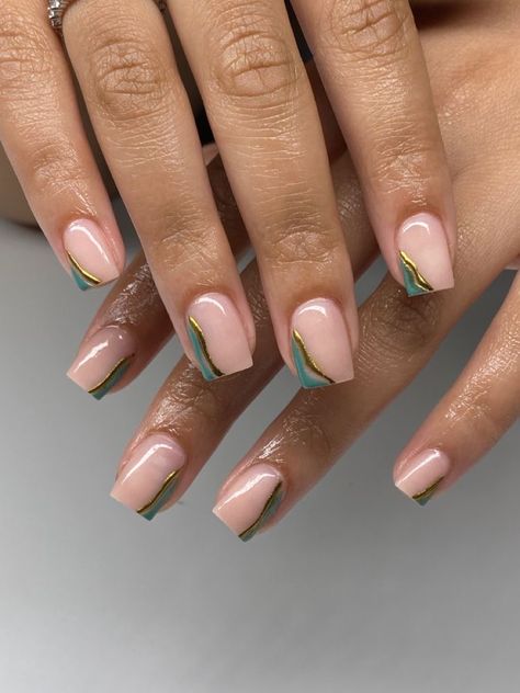 Mail Art Ideas For Short Nails, Short Green Acrylic Nails Designs, Green And Gold Short Nails, Sage Green Short Nails, Green Biab Nails, Green Short Nail Designs, Green Nails Acrylic Short, Green Short Acrylic Nails, Short Acrylic Nails Green