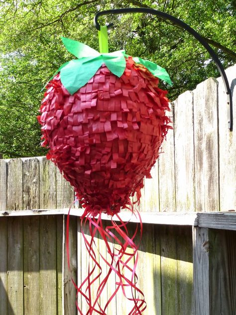 Fresa Party Theme, Strawberry Picnic Party, Strawberry Pinata Diy, Strawberry Goodie Bags, Strawberry Birthday Party Games, Pink Strawberry Birthday Party, Strawberry Kids Party, 2nd Birthday Strawberry Theme, Strawberry Festival Ideas