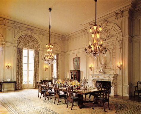 Rosecliff Dining Room. Originally, the lower wall panels were inset with beautiful tapestries or paintings. English Manor Houses Interior, 18th Century Aesthetic, Old English Manor, Rhode Island Mansions, Rosecliff Mansion, Fine Dining Room, Vanderbilt Mansions, Marble House, Old Manor